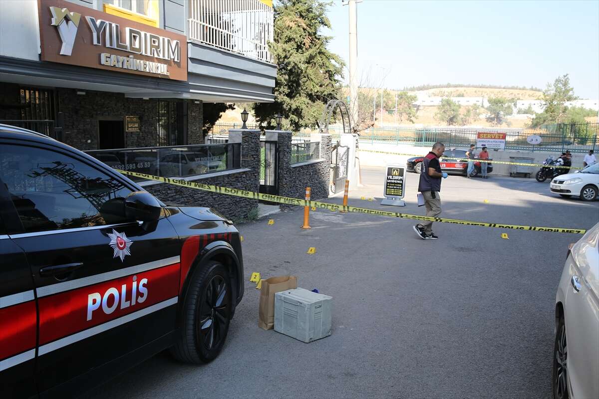Okul yanında silahlı çatışma çıktı! 5 kişi vuruldu 7